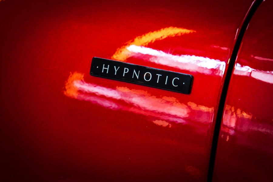 Логотип Renault Captur Hypnotic 2016 года  (IT) (фото 2 из 26)